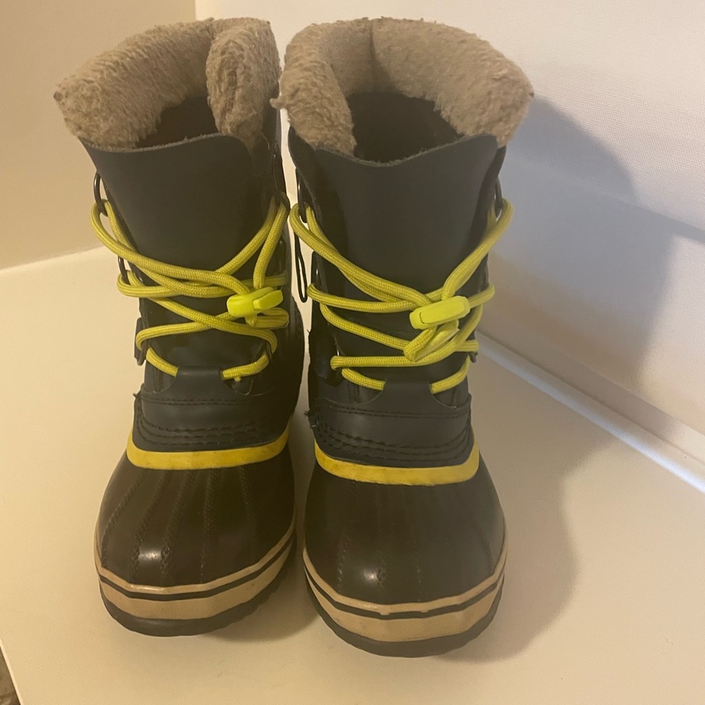 Sorel kids boots. Excellent condition.